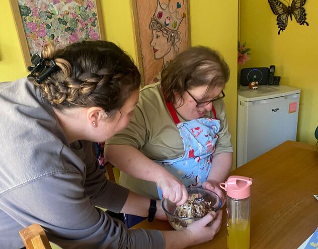 GFGM_3 Participant taking part in a supported cooking activity